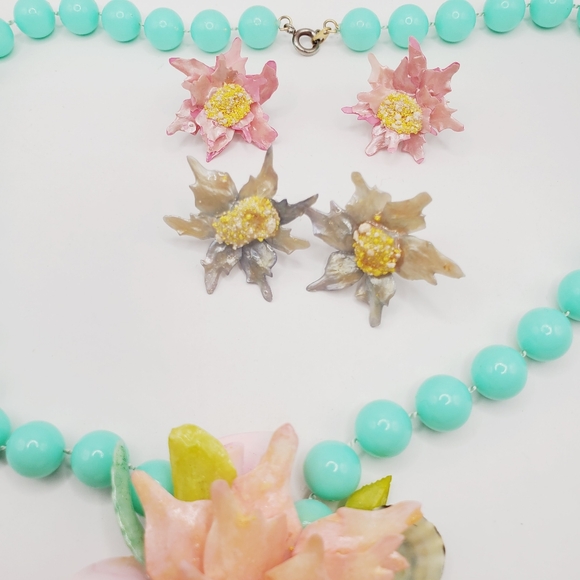 RARE Vintage Sea Shell Flower Necklace Green Peach Teal White Pink 19" - Picture 3 of 16